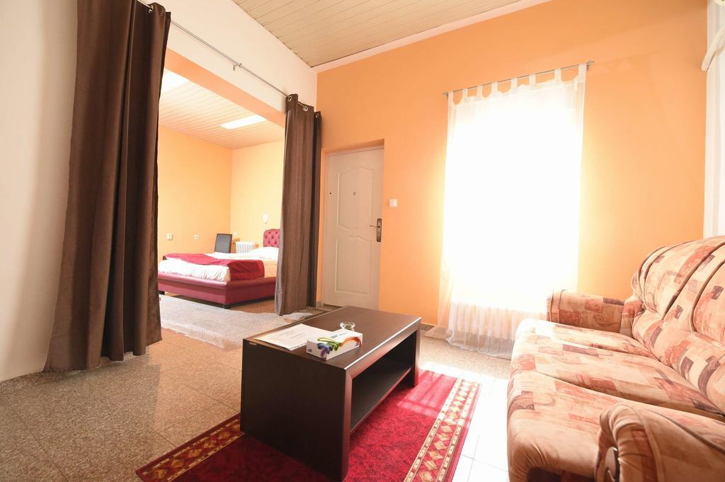 Apartment Inn Rooms Novi Sad Room photo